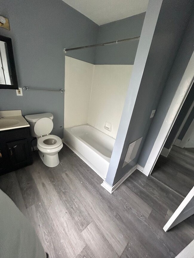 Foto del edificio - 4 bed 1.5 bath SECTION 8 READY!!