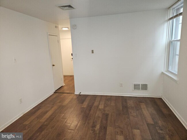 Foto del edificio - 1332 Wagner Ave