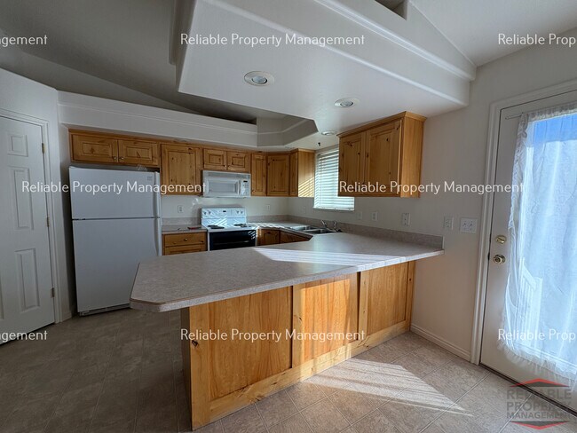 Foto del edificio - 1400 Falcon Dr