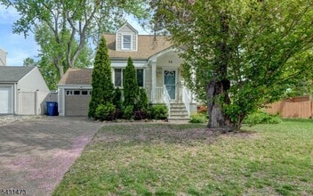 Building Photo - 72 Colonial Dr