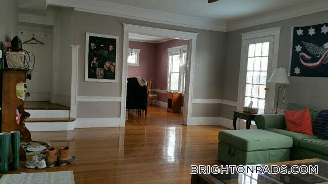 Foto del edificio - 233 Commonwealth Ave