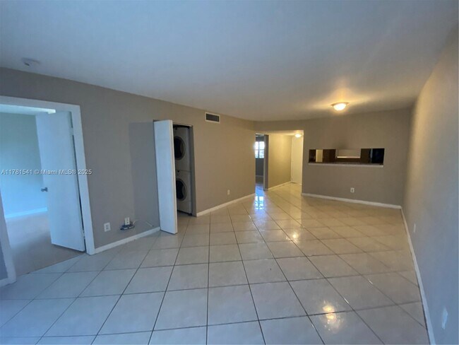 Foto del edificio - 3399 Foxcroft Rd