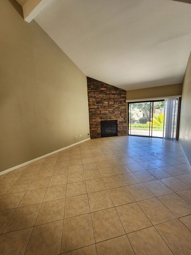 Building Photo - 3 Bedroom Plus Office in La Costa - Sea Po...