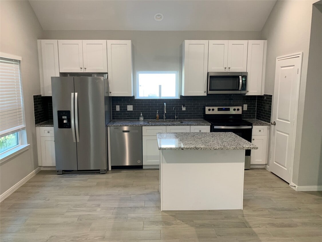 Foto principal - 15772 Aspen Dr