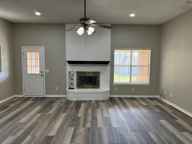 Building Photo - 15 Bazely Cir