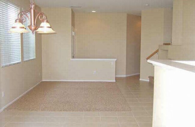 Building Photo - 758 Callecita Aquilla Sur