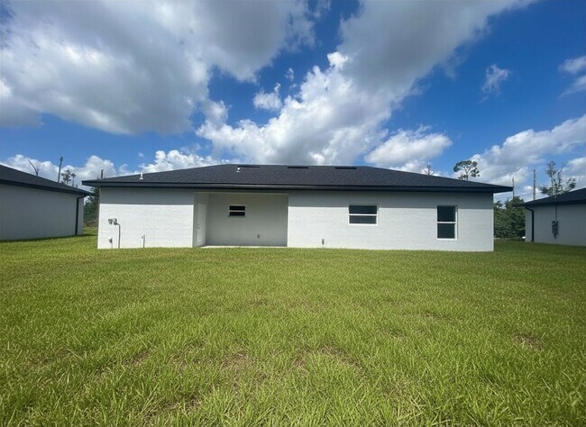 Foto del edificio - JUST BUILT! Modern 3 Bed / 2 Bath Home with Garage in Serene Lake Placid
