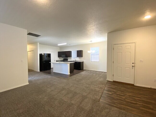 Foto del edificio - MUST SEE 3BR/2Bath
