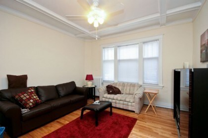 Living room - 543-553 W. Wellington