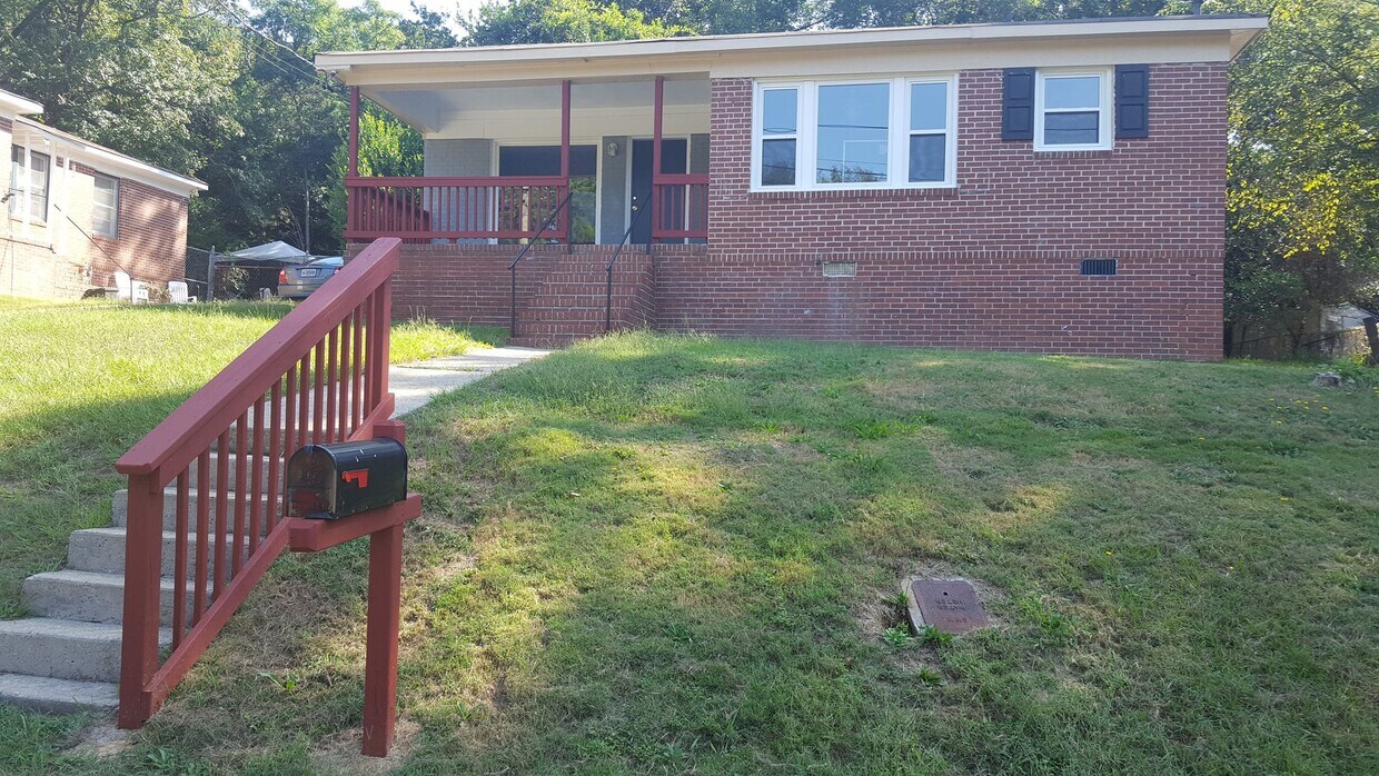Primary Photo - 3Bed Room, 1 Bath Brick Ranch Style Home