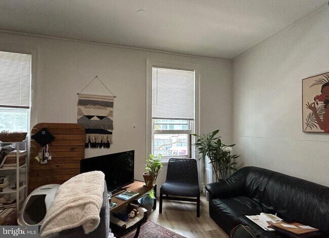 Foto del edificio - 2129 Spring Garden St