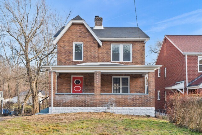 Foto del edificio - Newly Renovated 3 Bedroom home in East Pittsburgh available now!