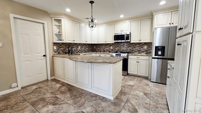 Building Photo - 173 Colony Dr