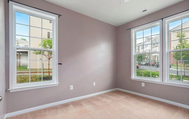 Foto del edificio - 3 Level END UNIT townhouse in Market Squar...