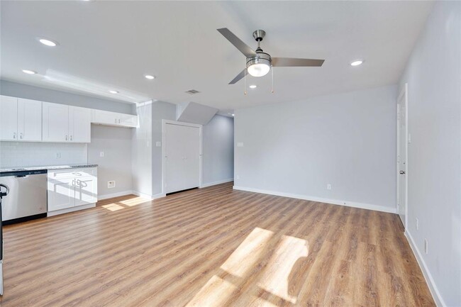 Building Photo - 8122 Laura Koppe Rd