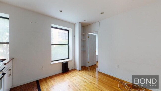 Foto del edificio - 214 First Avenue
