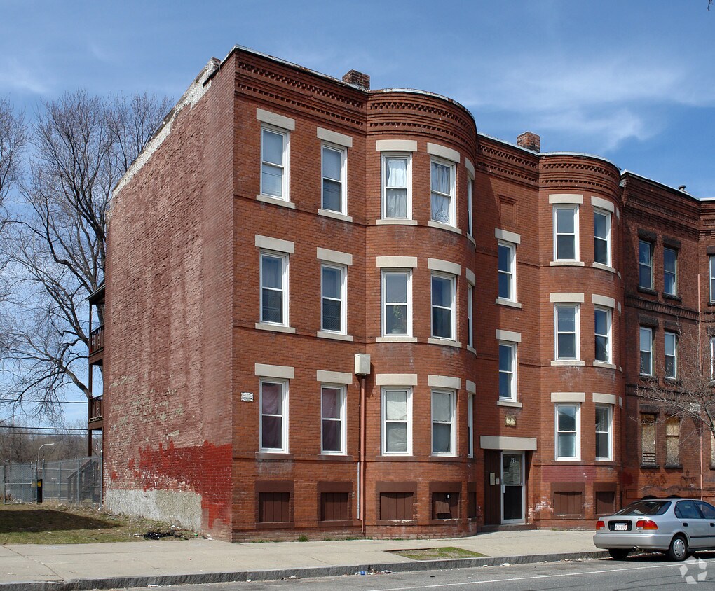 95 Beech St, Holyoke, MA 01040 Apartments in Holyoke, MA