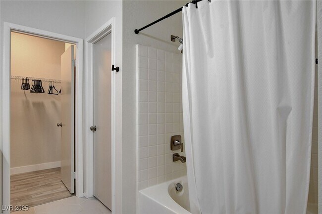 Foto del edificio - 251 S Green Valley Pkwy