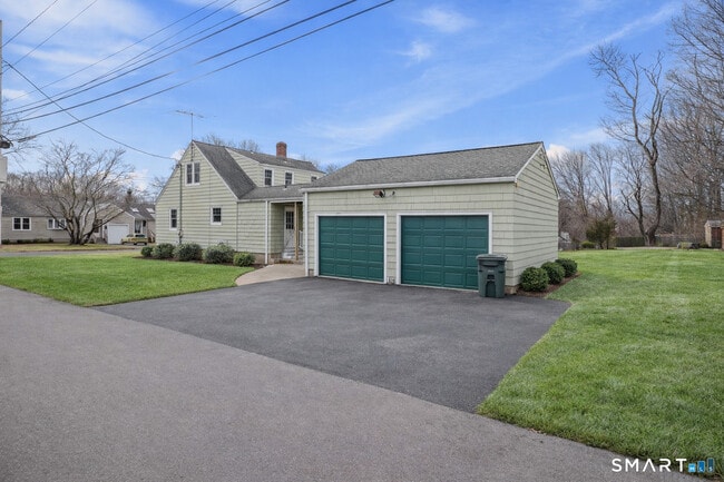 Building Photo - 8 Raleigh Rd