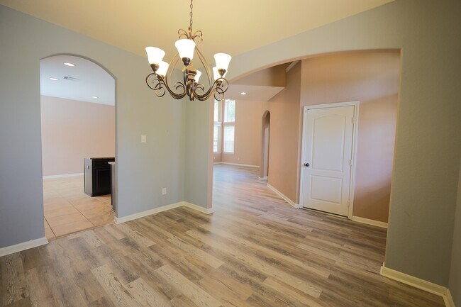 Foto del edificio - 6707 Hunters Creek Ln