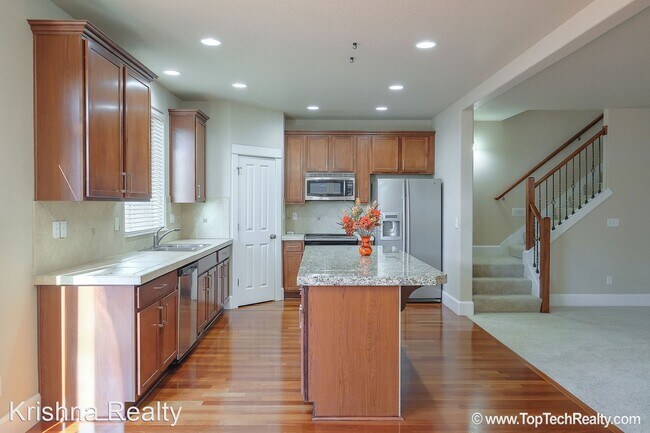 Foto del edificio - 3 br, 2.5 bath House - 5879 NW Lark Meadow...