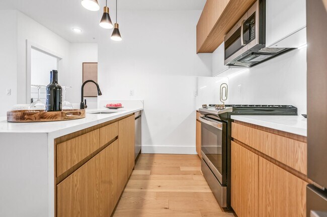 Building Photo - 649 38th St