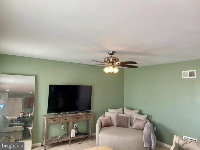 Foto del edificio - 27 E Imperial Dr