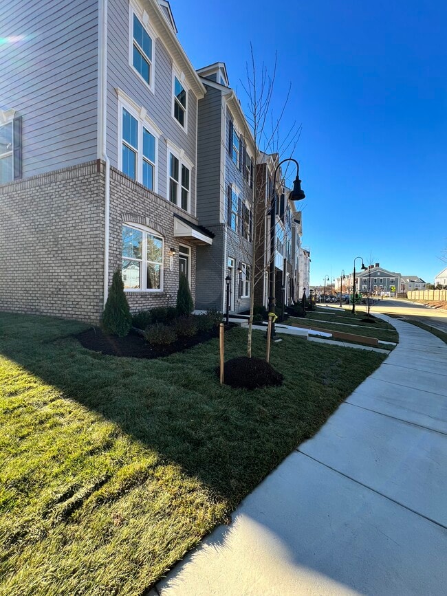 Building Photo - 1682 Ewing Pk Lp