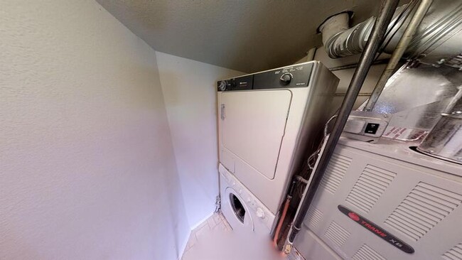 Building Photo - 960 Tampico Ct