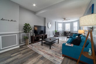 Building Photo - 2002 W Cermak Rd