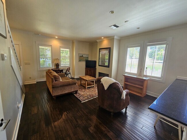 Foto del edificio - MOVE IN SPECIAL! 1/2 OFF FIRST MONTH'S REN...