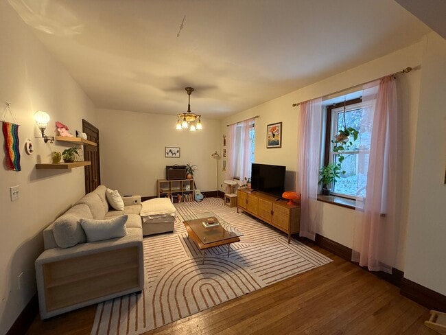 Building Photo - 261 Averill Ave