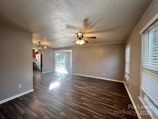 Foto del edificio - 222 Sikeston Ct