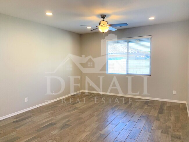 Foto del edificio - 334 N 79th Pl