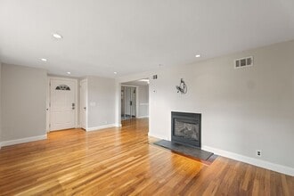 Building Photo - 42 Elinor Rd