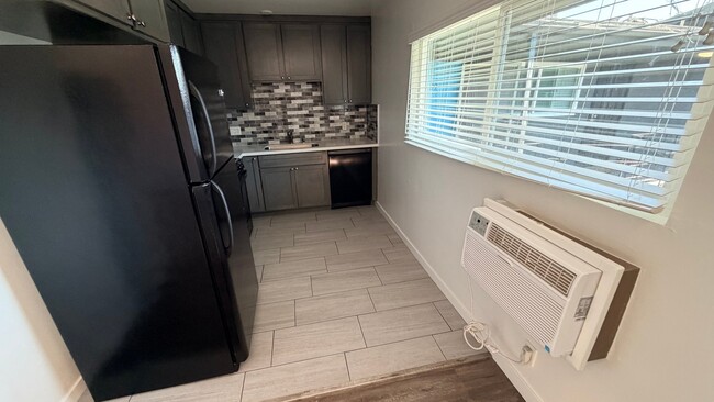 Foto del edificio - 15483 Moorpark St