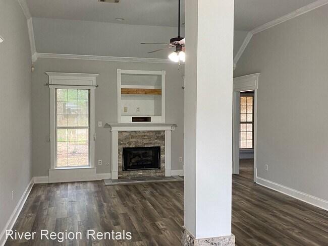 Building Photo - 4 br, 2 bath House - 355 Bowen Bend