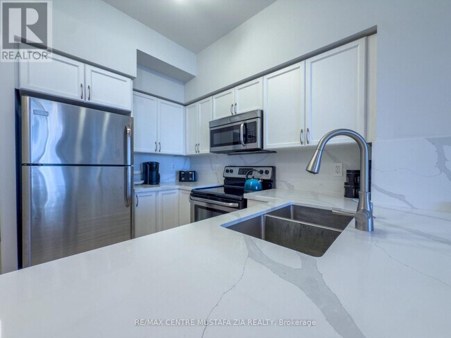 Photo du bâtiment - 388 Prince of Wales Dr