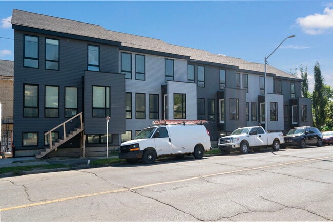 Building Photo - 8 8 St SE