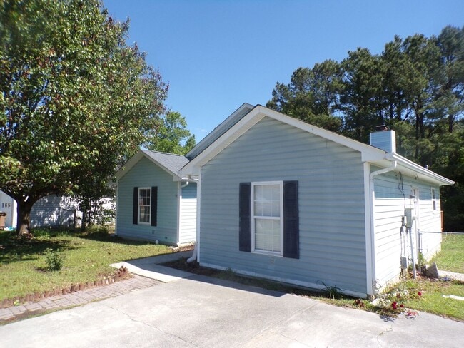Building Photo - Lovely 3 Bedroom 2 Full Bathroom with a Bonus Room located in Springdale Acres