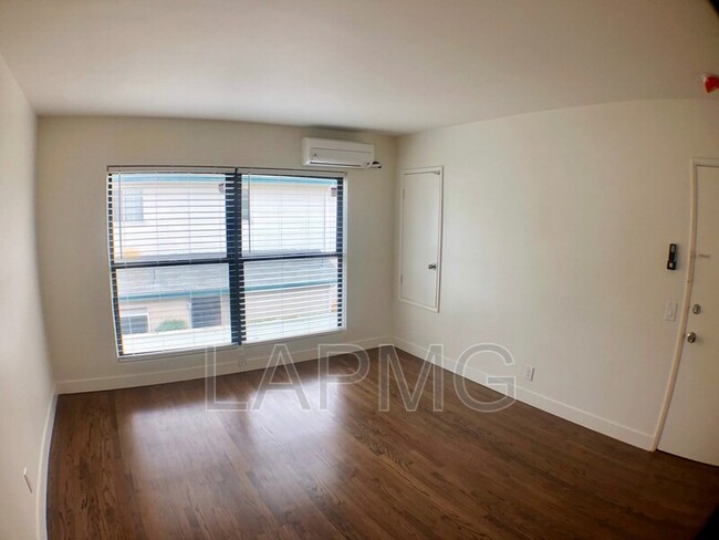 Foto del edificio - 2272 White St