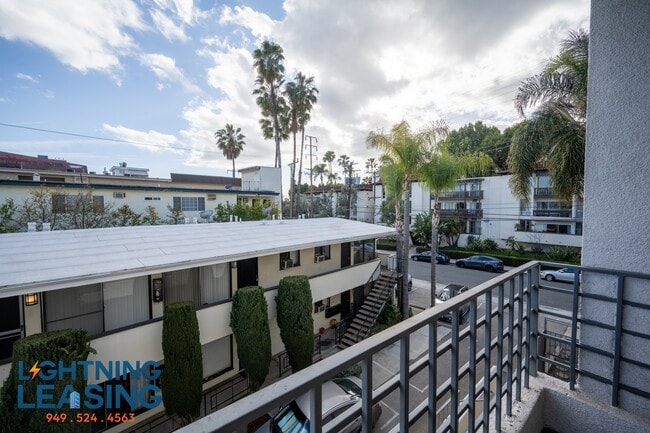 Building Photo - 886 Palm Ave