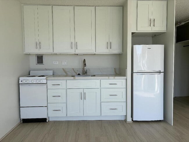 Photo - To register for the showing time below, note the 4 digit code: 5918 and click "APPLY NOW."(mobile... House