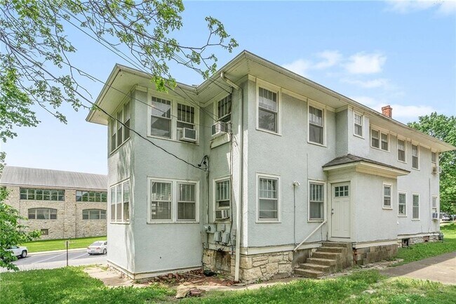 Foto del edificio - 1300 Rockhurst Rd