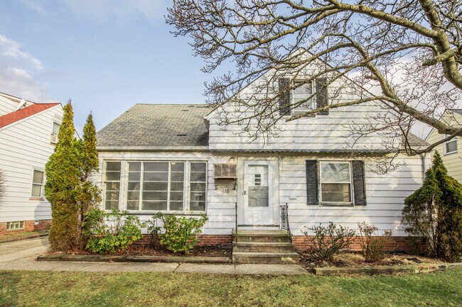 Building Photo - 170 Flora Dr