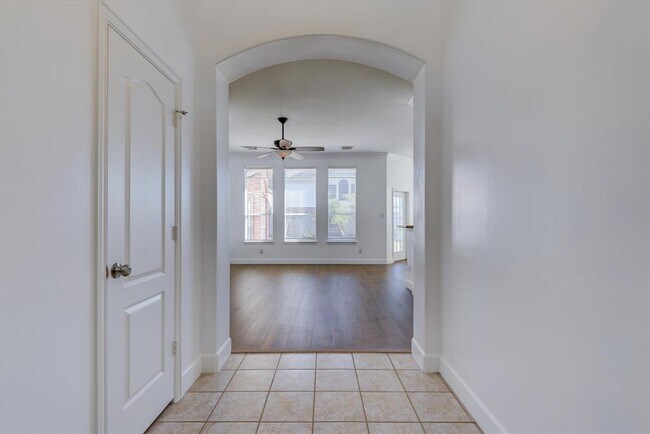 Building Photo - 506 Green Cedar Dr