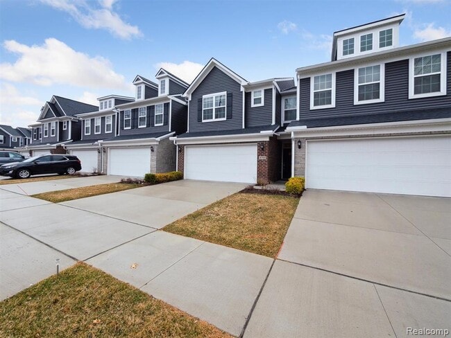Building Photo - 4765 Glenora Dr