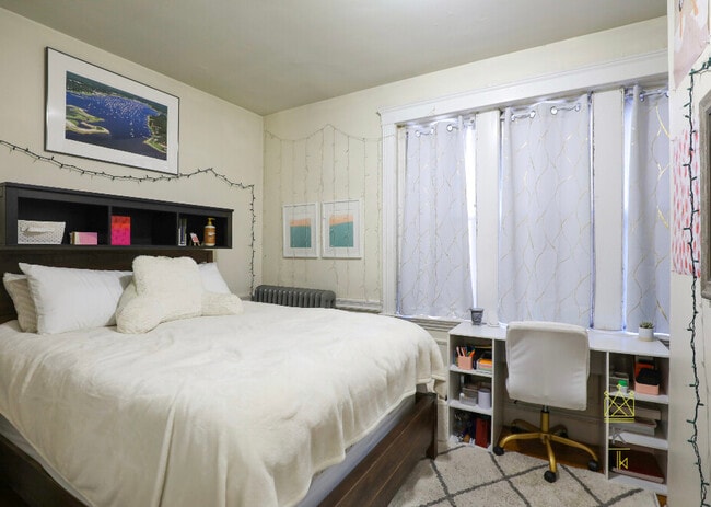 Building Photo - 322 St Paul St