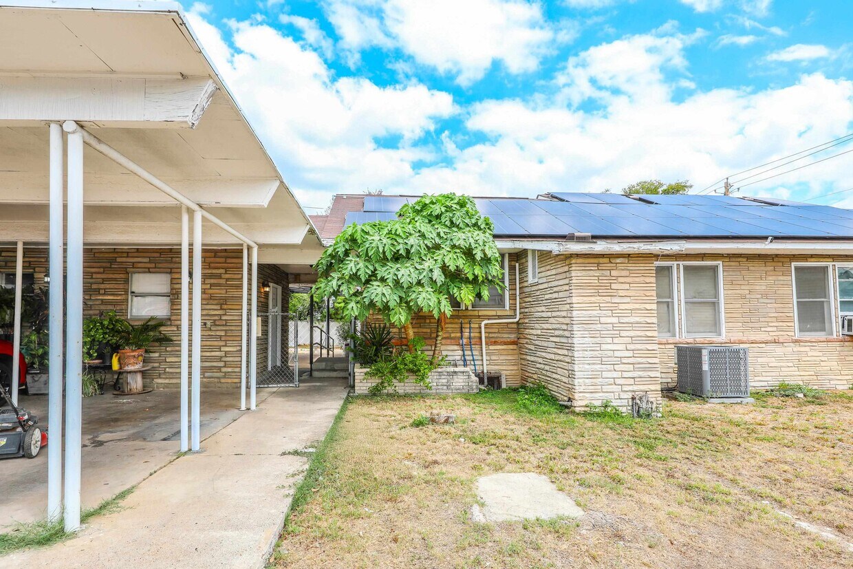 Primary Photo - 1402 Corpus Christi St