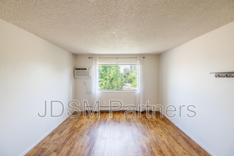 Photo - 2455 Bryant Street